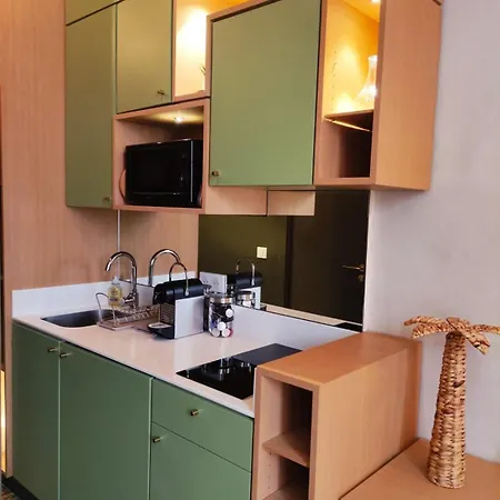 Superb Apartment, Air-conditioned, Parking 아파트 *