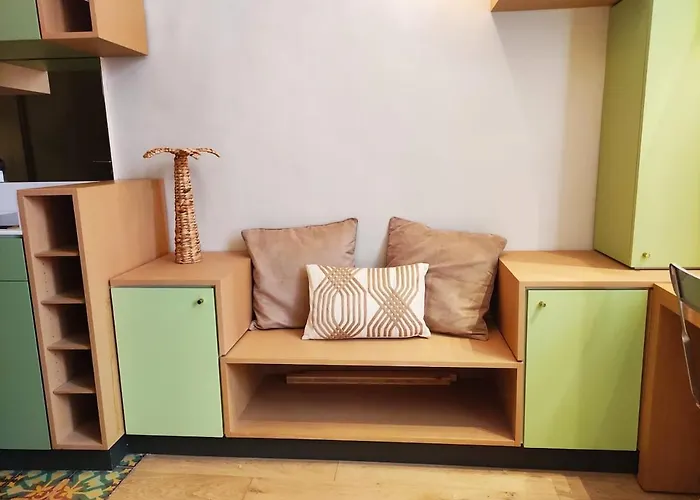 Daire Superb Apartment, Air-conditioned, Parking