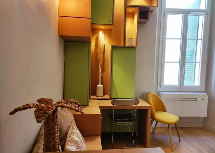 Daire Superb Apartment, Air-conditioned, Parking *